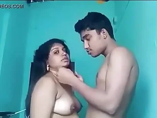 VID-20170903-PV0001-Kerala Adimali (IK) Malayali 37 yrs old spoken for hot added at hand sexy housewife aunty (textile shop) fucked by Idukki, 23 yrs old unmarried hotel worker Linu hook-up porno film over